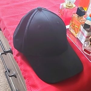 Black baseball cap